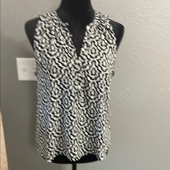 LOFT Black and White Patterned Women's Top - Picture 2 of 7